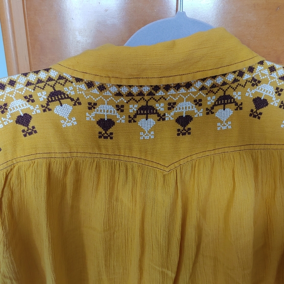 Faherty Yellow Embroidered Women's Top - Picture 3 of 8